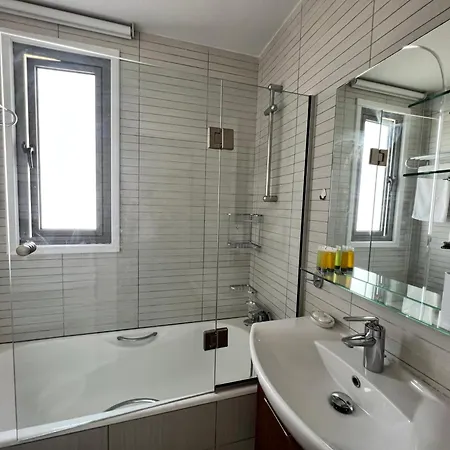 Queens Boutique 2br