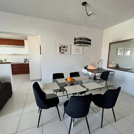 Queens Boutique 2br Daire Agios Dhometios